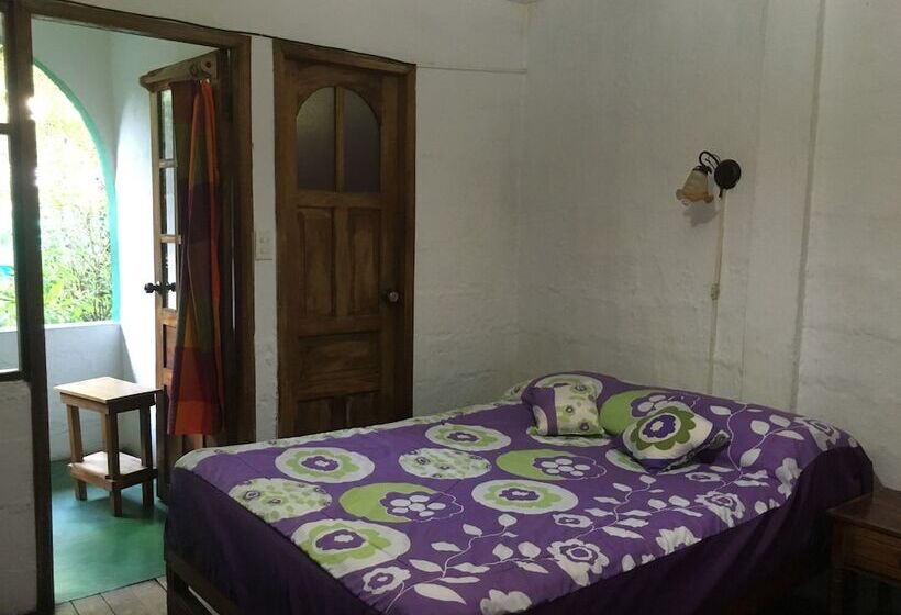 Номер Стандарт, La Petite Auberge   Hostel