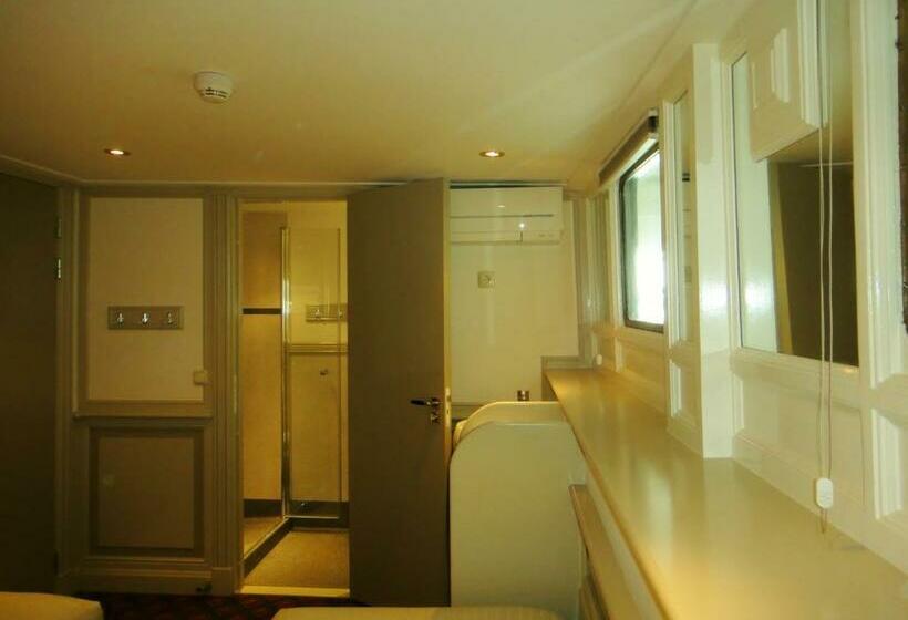 Standard Room Lake View, Kapitein Anna