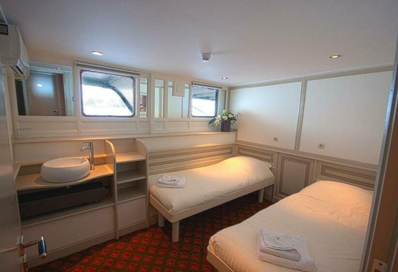 Standard Room, Kapitein Anna