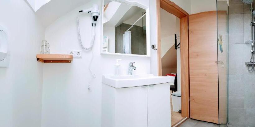 Четырехместный Номер Стандарт, Apotek Guesthouse