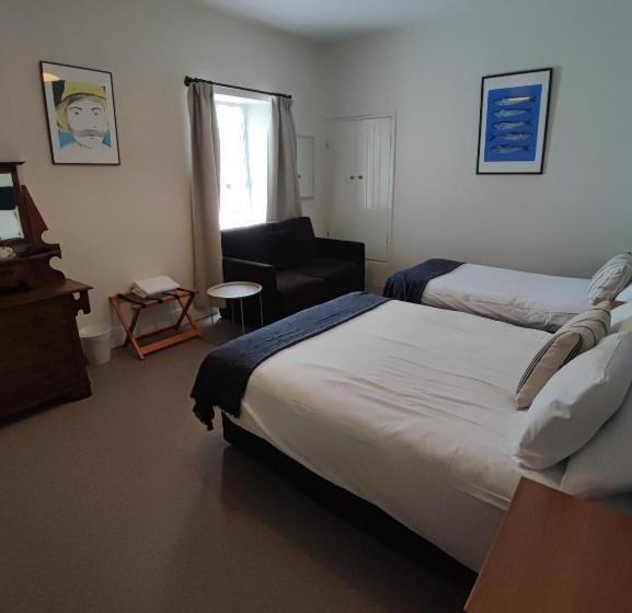 Семейный Номер, Rolling Wave Guesthouse