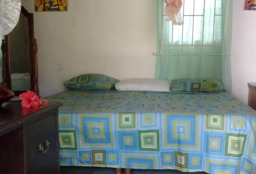 اتاق استاندارد سه نفره, Drapers San Guest House