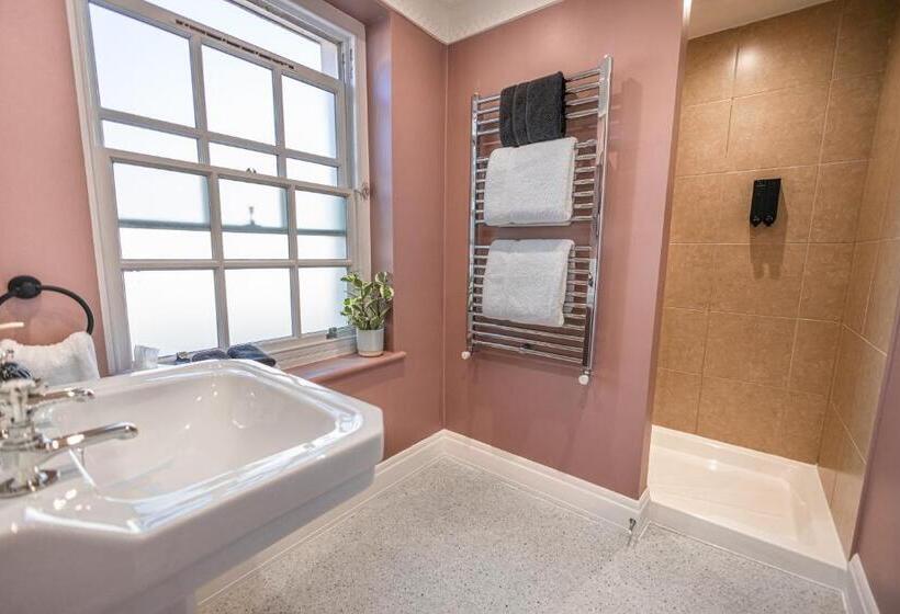 اتاق لوکس با تخت بزرگ, House Arundel
