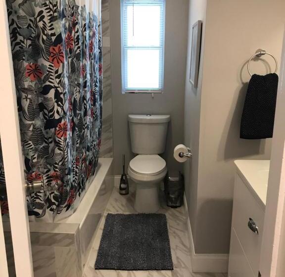 غرفة إقتصادية فردية, A Home Away From Home