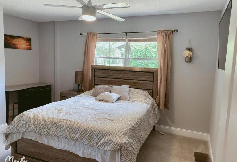غرفة ديلوكس, A Home Away From Home