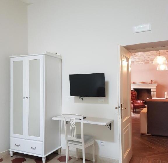 سوئیت با تخت بزرگ, La Dimora Del Falconiere   Luxury Suites