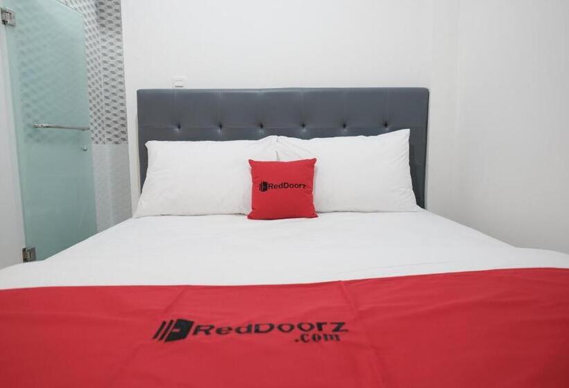 Номер Стандарт, Reddoorz Near Taman Palem