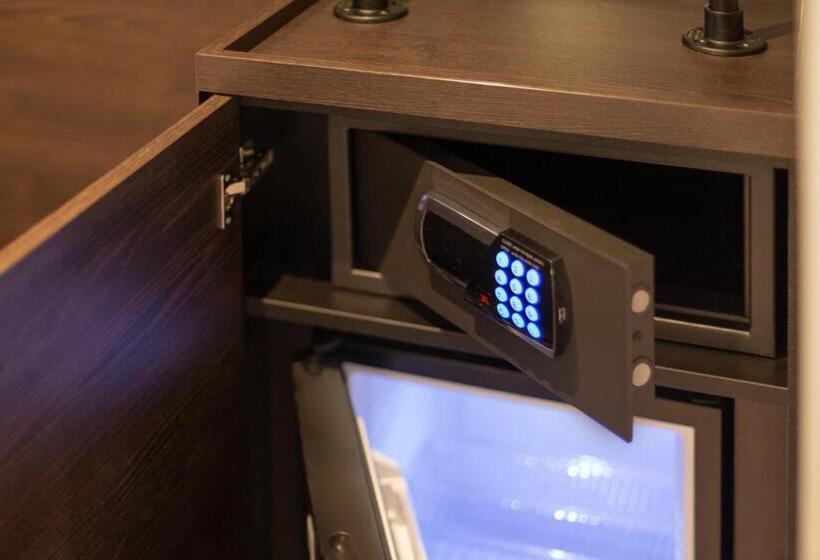 Номер Стандарт, Holiday Inn   The Niu, Fender Amsterdam