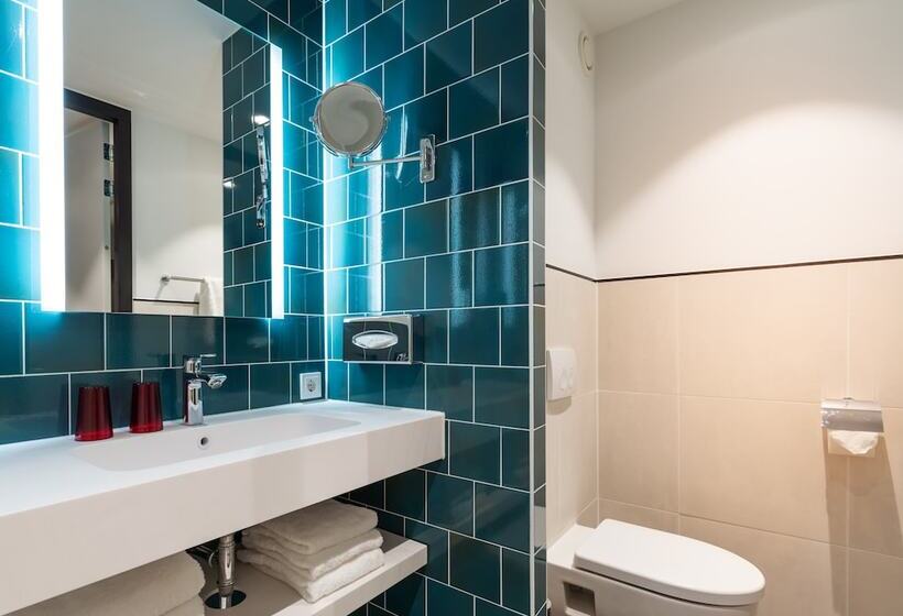 Номер Deluxe, Holiday Inn   The Niu, Fender Amsterdam