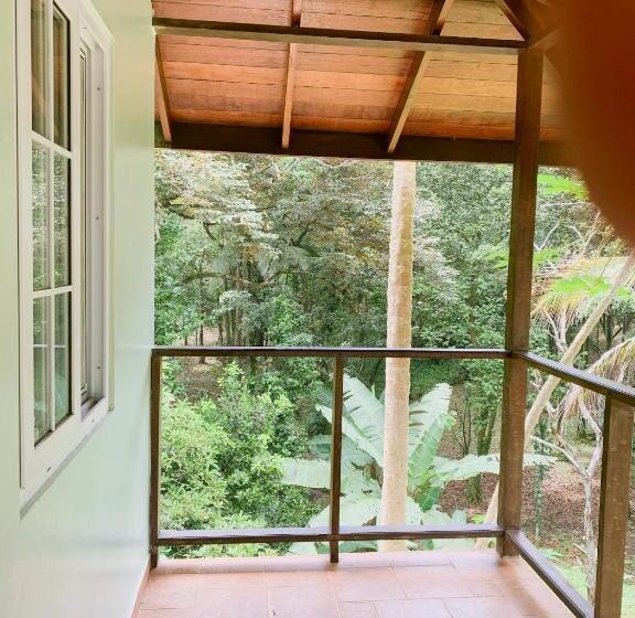 غرفة قياسية مزوَّدة بشُرفة, Bird Island Bungalows