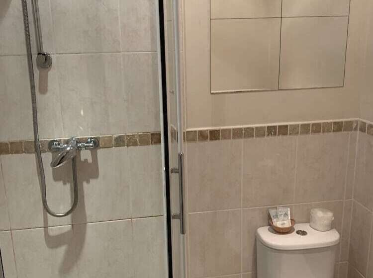 Quarto Estandar Individual, Rivendell Guest House