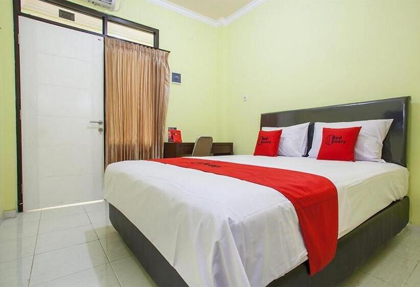Номер Economy, Reddoorz Near Petra University 2