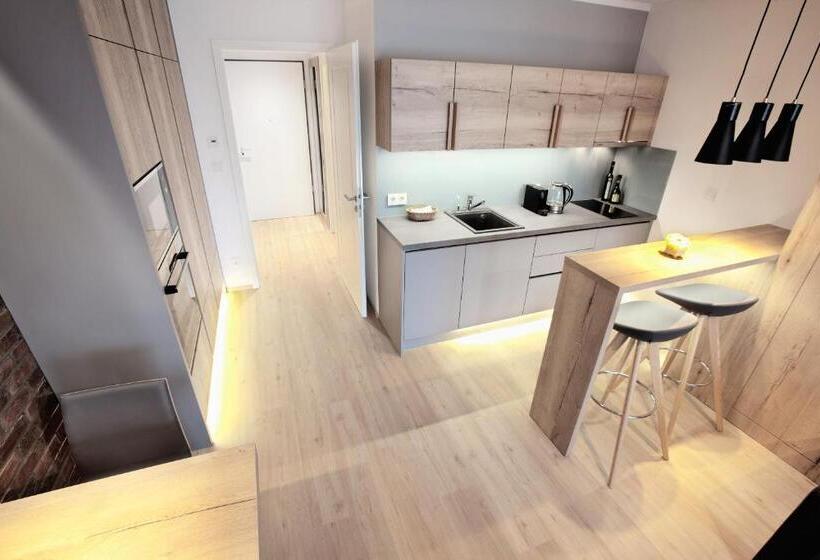 استودیوی استاندارد, Marina Apartments Regensburg