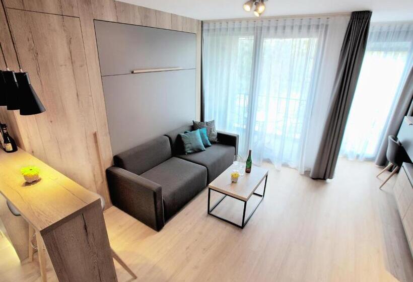 استودیوی استاندارد, Marina Apartments Regensburg
