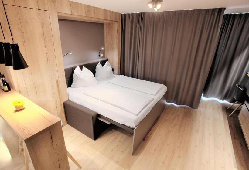 استودیوی استاندارد, Marina Apartments Regensburg