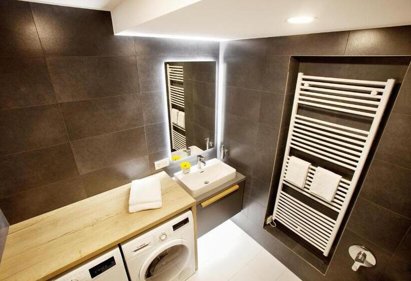 استودیوی استاندارد, Marina Apartments Regensburg