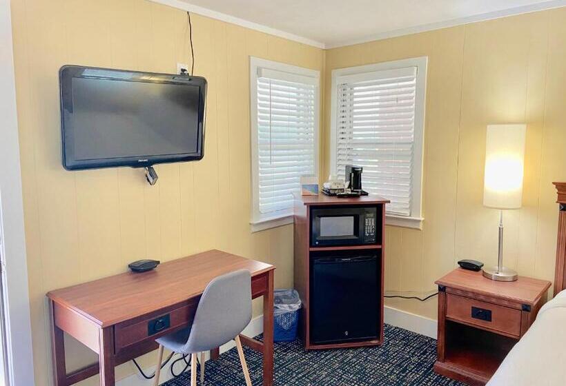 Номер Стандарт, Elk Rapids Lakeshore Inn