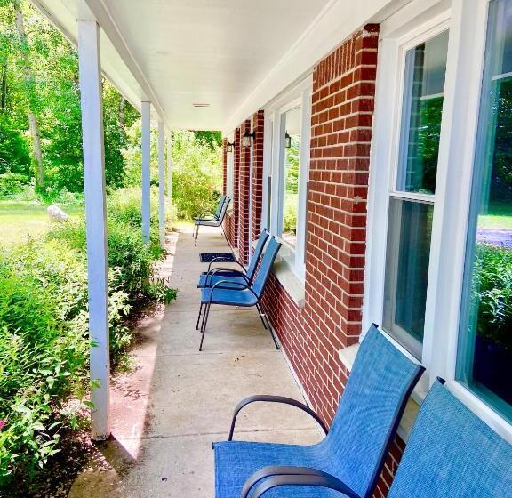 Номер Стандарт, Elk Rapids Lakeshore Inn