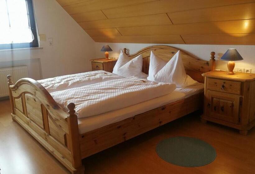 Апартаменты 2 Спальни, Gasthof Zur Burg