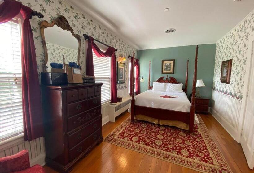 Номер Deluxe, Historic Rosemont Manor