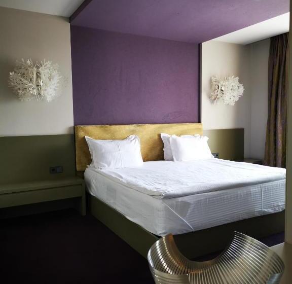 Полулюкс, Park Hotel Romantica