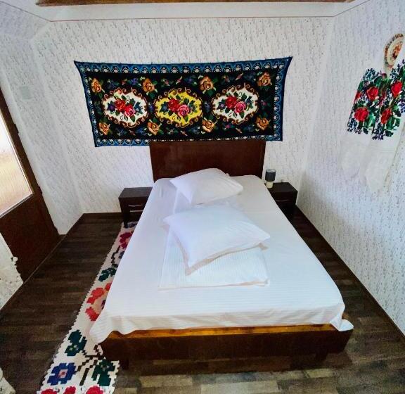 غرفة قياسية, Floare De Maramures 1