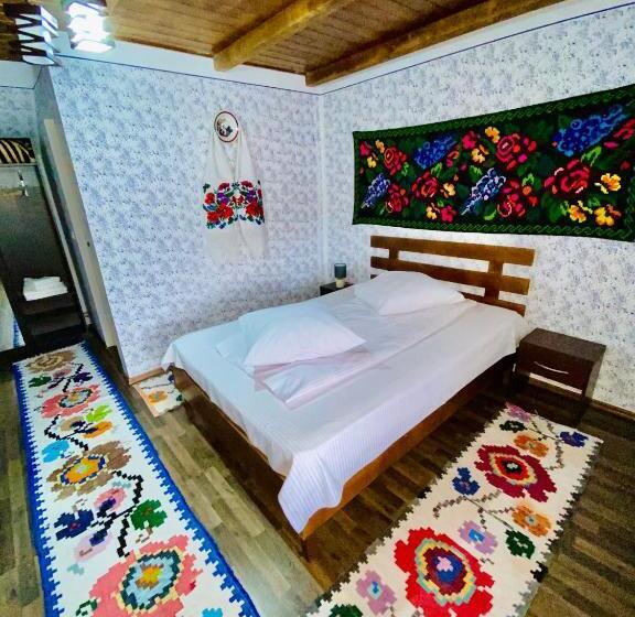 غرفة قياسية, Floare De Maramures 1
