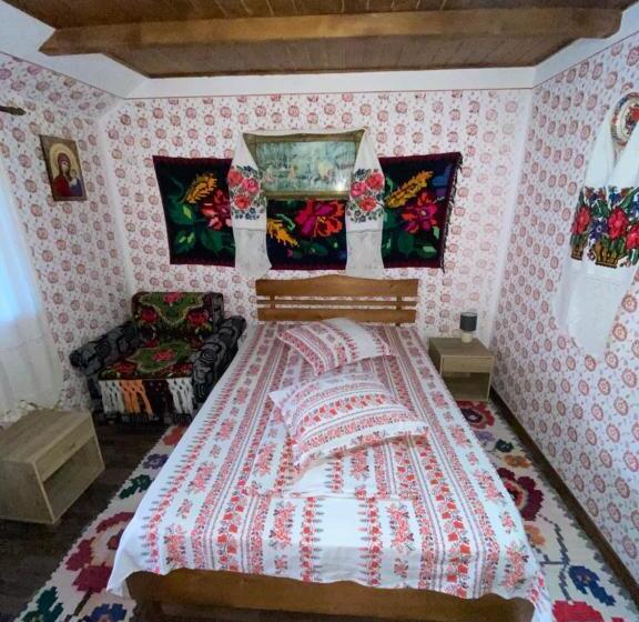 غرفة قياسية, Floare De Maramures 1