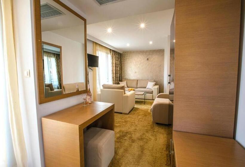 Deluxe-studio, Andon Angelov