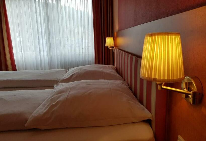 Quarto Estandar Individual, Zum Moseltal