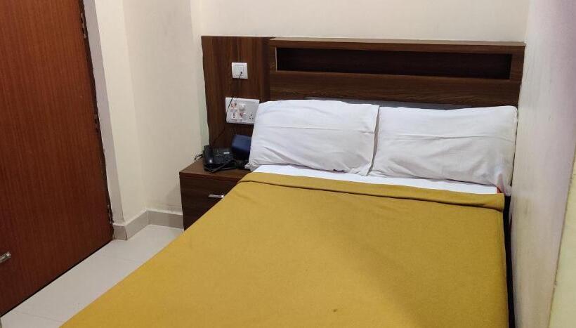 标准单人间, Kumaran Millenium Residency