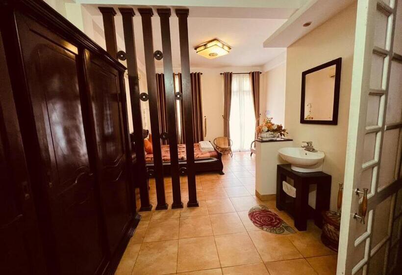 اتاق لوکس با وان آب گرم, Khang Homestay