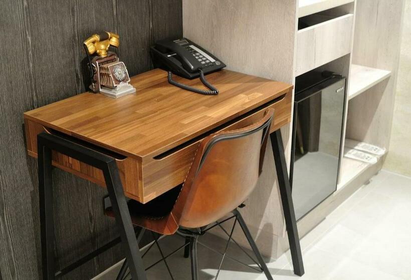 اتاق لوکس, K