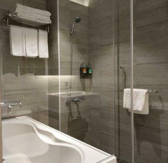 اتاق لوکس سه تخته, K