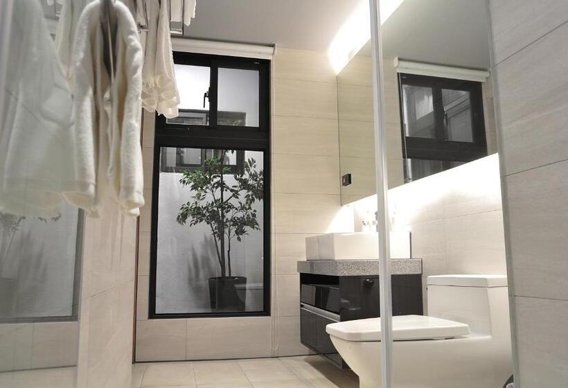 اتاق سوپریور خانوادگی, K