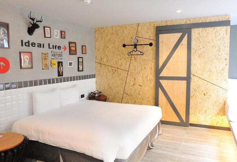 اتاق لوکس سه تخته, K