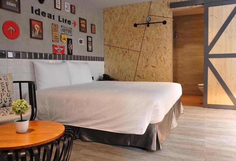 اتاق لوکس سه تخته, K