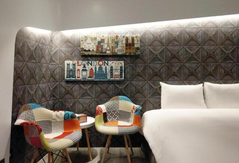 اتاق لوکس سه تخته, K