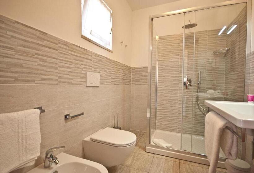اتاق استاندارد سه نفره, B&b La Casa Degli Ulivi