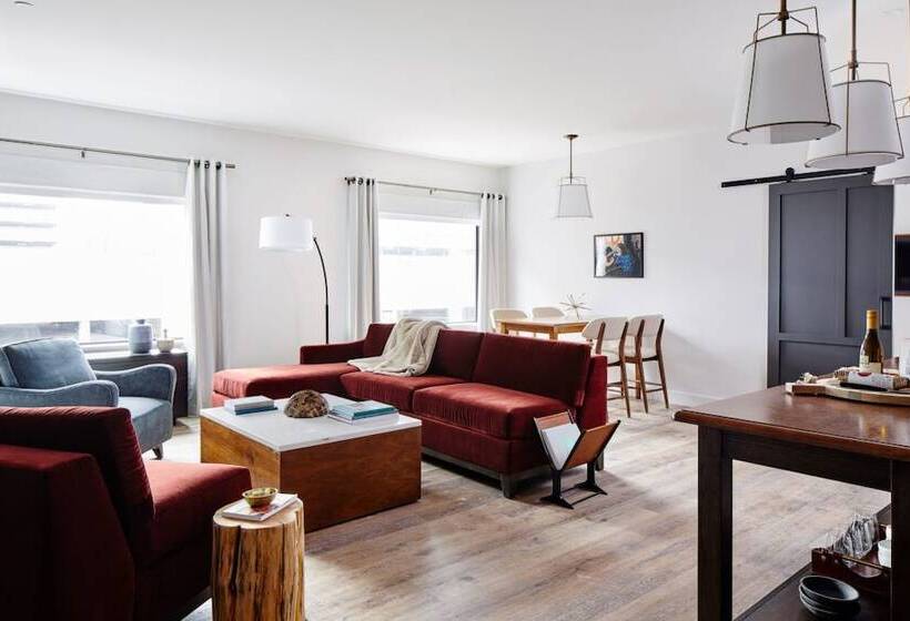 Suite, The Blake