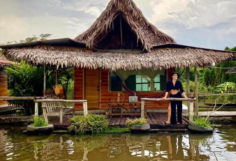 Standard Bungalow, Amazon Oasis Floating Lodge
