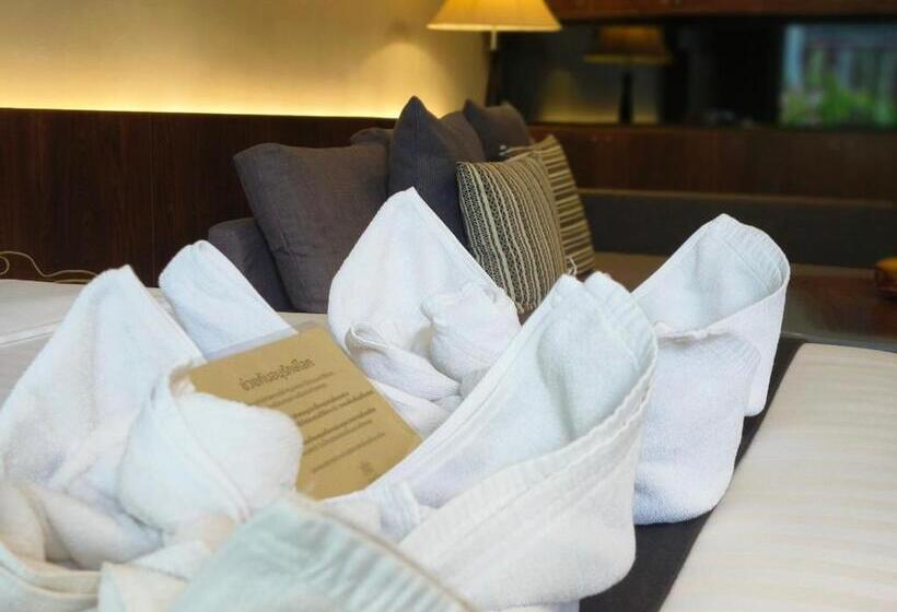 Трехместный Номер Стандарт Вид на Бассейн, Nai Ya Hotel  Sha Extra Plus