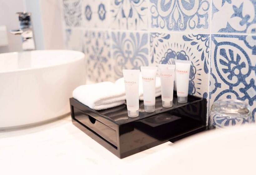 اتاق لوکس, Ramada Plaza By Wyndham Chao Fah Phuket