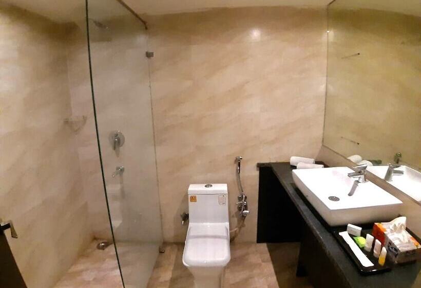 Quarto Deluxe, Al Towheed