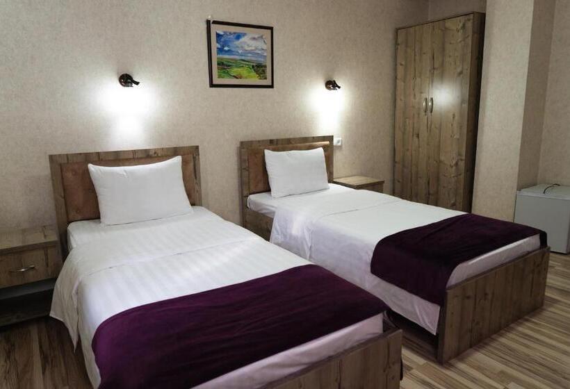 اتاق استاندارد, Tourist Inn