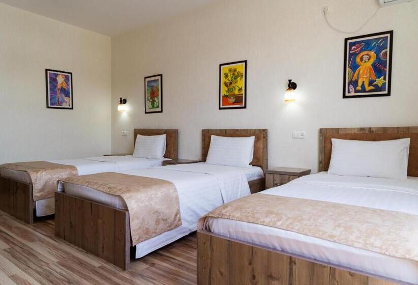 اتاق استاندارد سه نفره, Tourist Inn