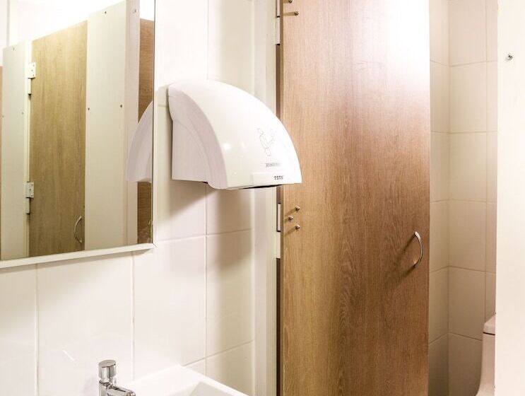 سرير فى غرفة مشتركه, Bento Hostel   Adults Only