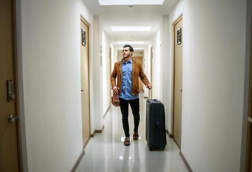 غرفة قياسية, Room Hotel & Suites