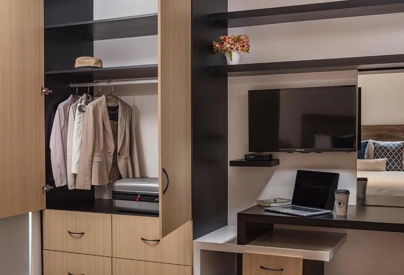غرفة قياسية, Room Hotel & Suites