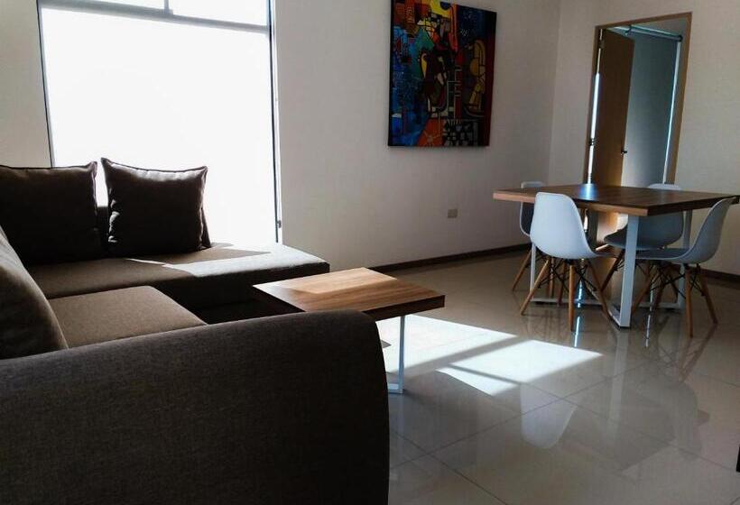 جناح جونيور مزوَّد بتراس, Room Hotel & Suites